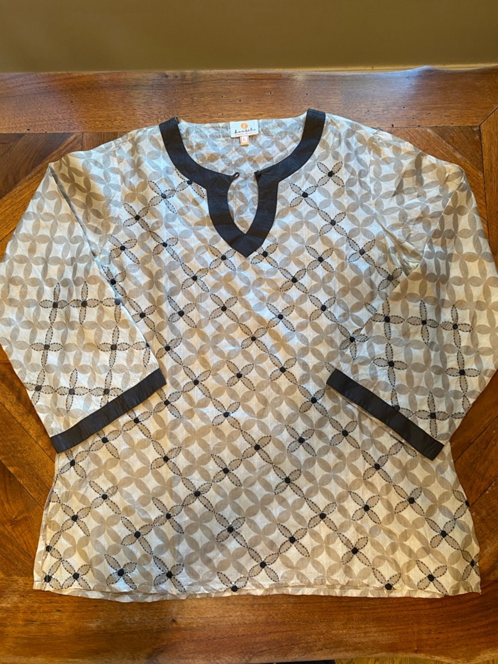 Neutral Geometric Tunic with Black Trim & Embroidery L Silk Lightweight Vintage